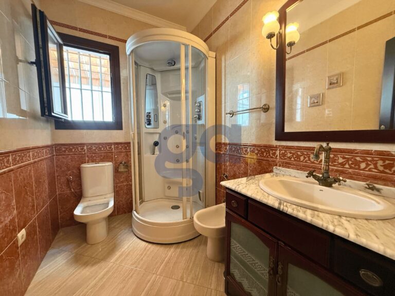 gran-casa-en-venta-en-villarrasa_grupo-afinca-inmobiliaria-huelva_425