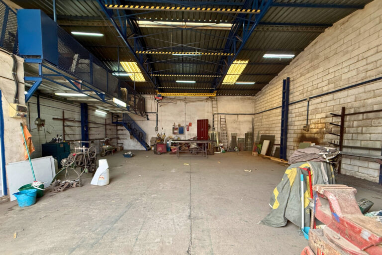 Nave en venta en Paterna del Campo
